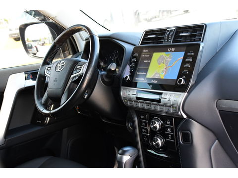 Toyota Land Cruiser 2.8 D-4D-F Professional High Black Edition Full Options, 360 camera, 5 deurs, LED, Leder, Automaat, Multimedia, Trekhaak 3500KG, uniek!