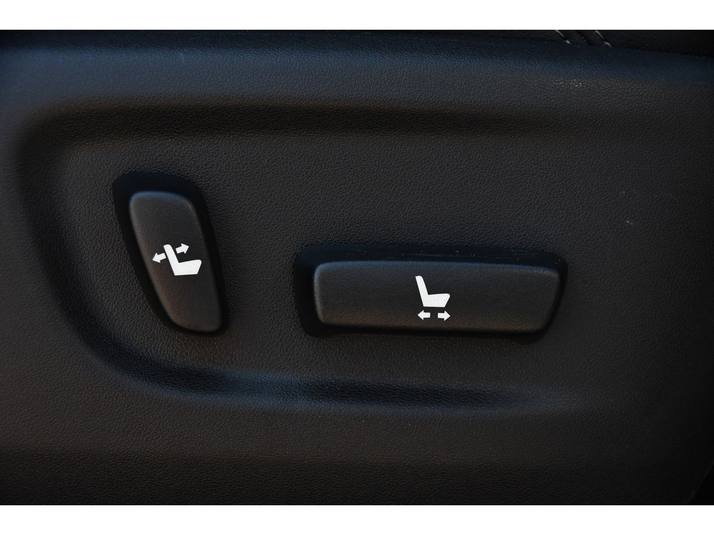 Toyota Land Cruiser 2.8 D-4D-F Professional High Black Edition Full Options, 360 camera, 5 deurs, LED, Leder, Automaat, Multimedia, Trekhaak 3500KG, uniek!