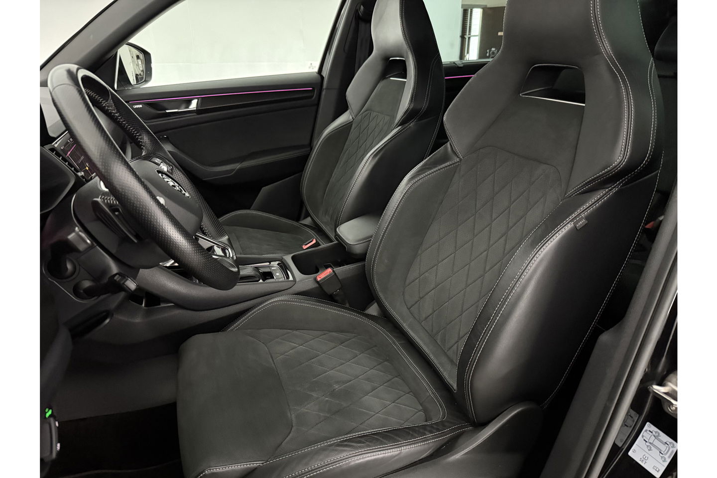 Škoda Kodiaq 1.5 TSI Sportline Business 7p. 150PK DSG Pano Virtual LED Camera Carplay Memory Trekhaak 19"LMV Clima Cruise Navi PDC