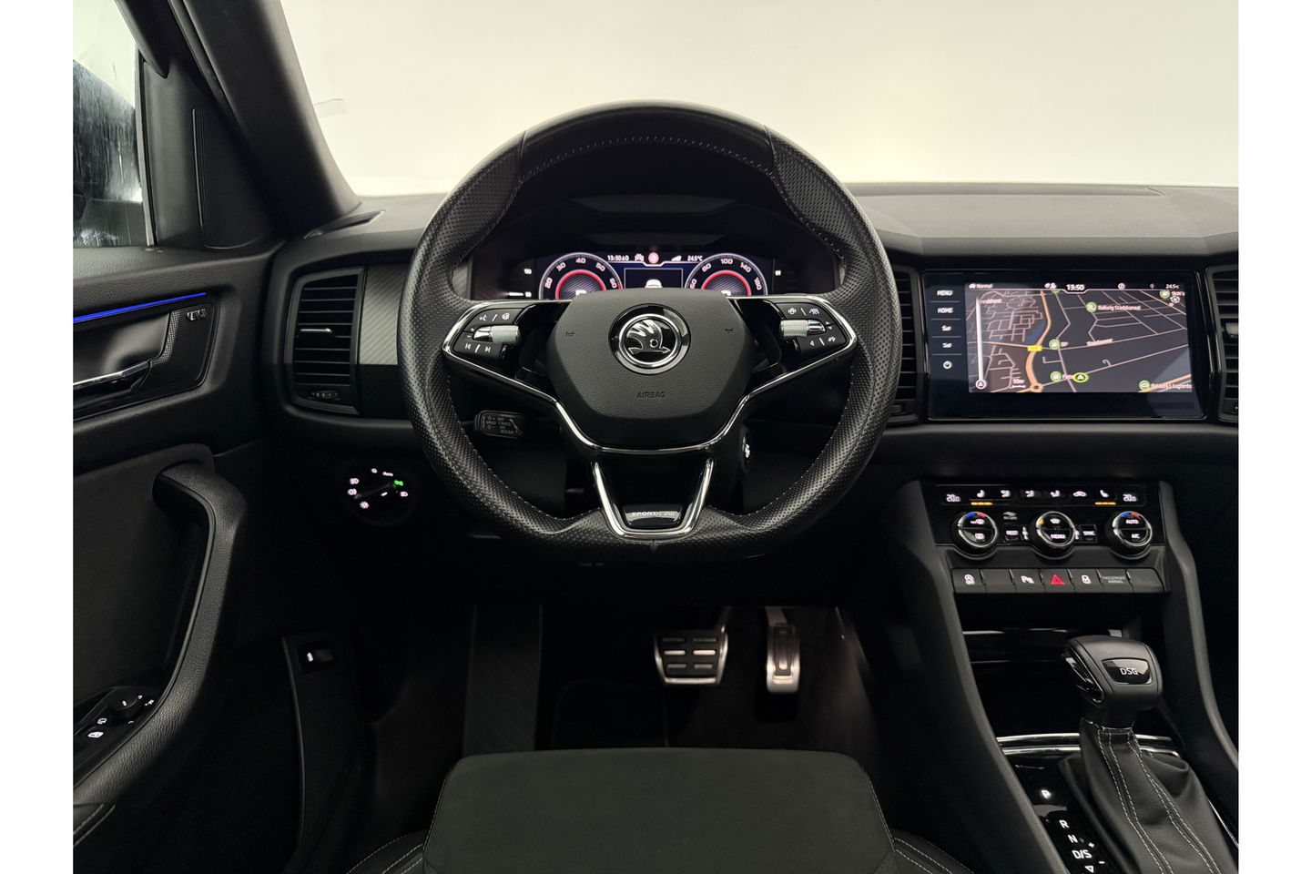 Škoda Kodiaq 1.5 TSI Sportline Business 7p. 150PK DSG Pano Virtual LED Camera Carplay Memory Trekhaak 19"LMV Clima Cruise Navi PDC