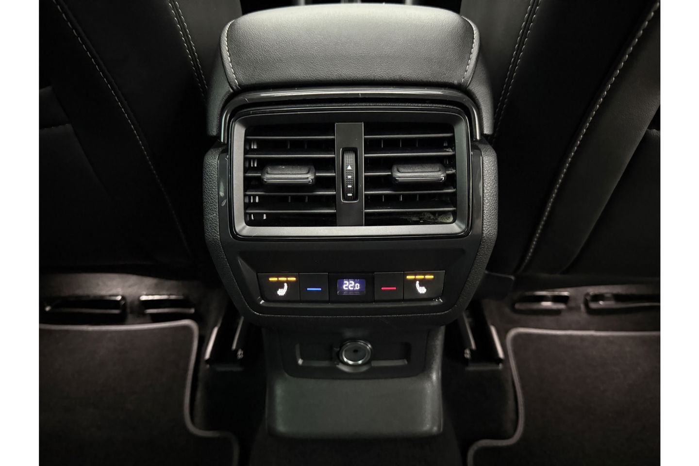 Škoda Kodiaq 1.5 TSI Sportline Business 7p. 150PK DSG Pano Virtual LED Camera Carplay Memory Trekhaak 19"LMV Clima Cruise Navi PDC