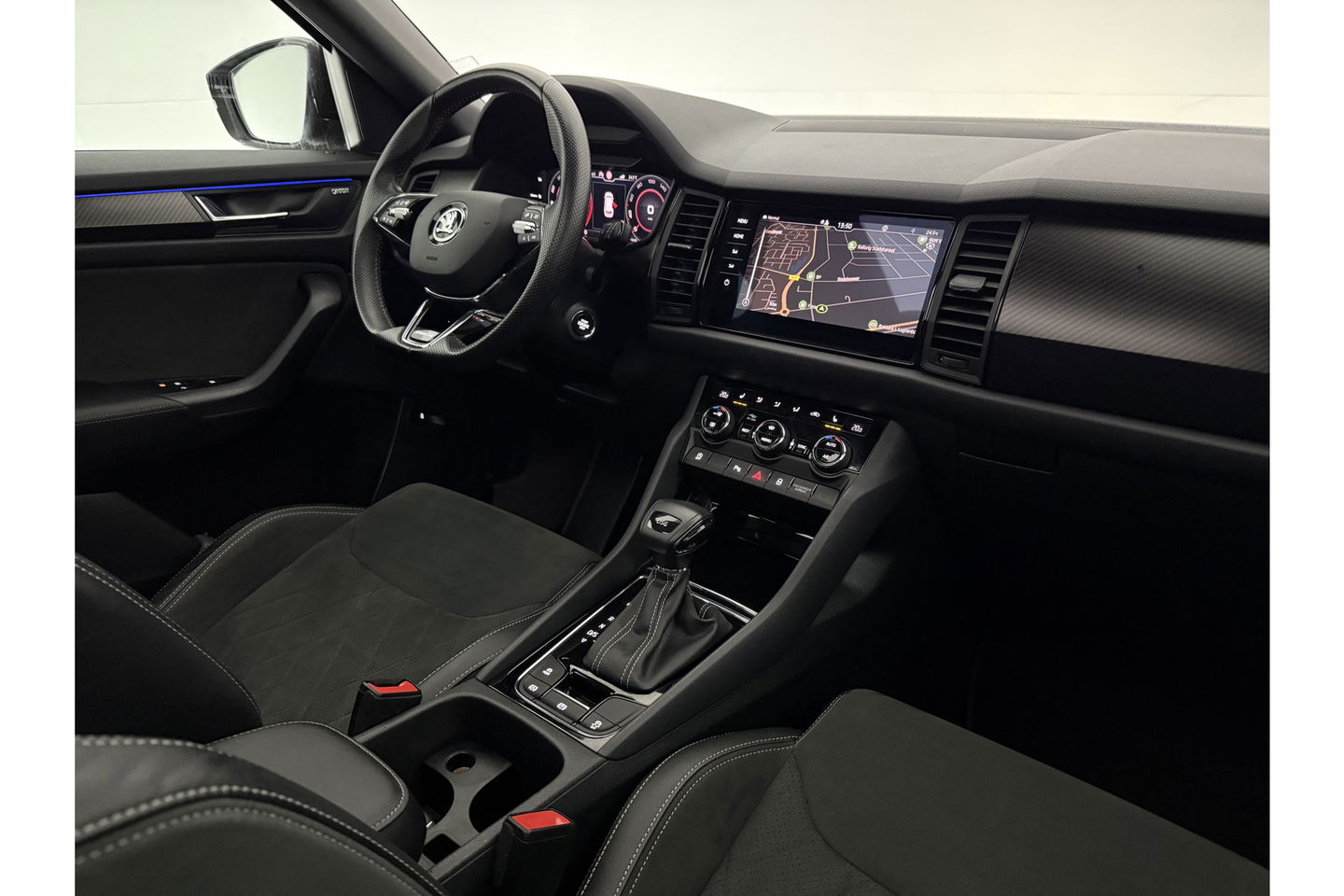 Škoda Kodiaq 1.5 TSI Sportline Business 7p. 150PK DSG Pano Virtual LED Camera Carplay Memory Trekhaak 19"LMV Clima Cruise Navi PDC