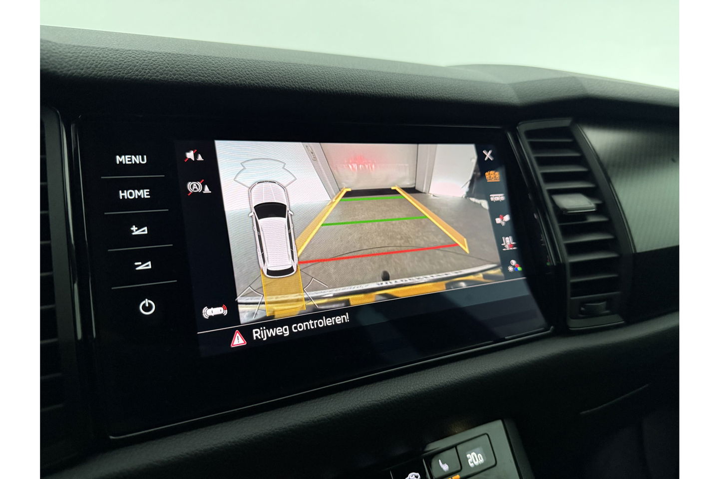 Škoda Kodiaq 1.5 TSI Sportline Business 7p. 150PK DSG Pano Virtual LED Camera Carplay Memory Trekhaak 19"LMV Clima Cruise Navi PDC