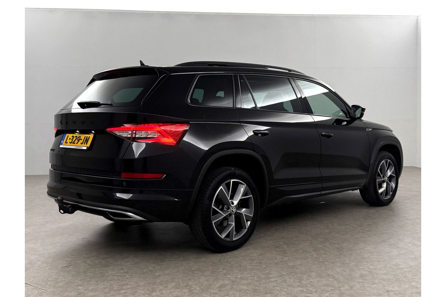 Škoda Kodiaq 1.5 TSI Sportline Business 7p. 150PK DSG Pano Virtual LED Camera Carplay Memory Trekhaak 19"LMV Clima Cruise Navi PDC