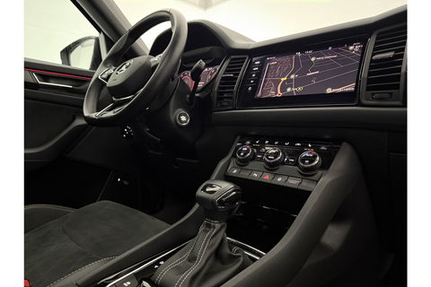Škoda Kodiaq 1.5 TSI Sportline Business 7p. 150PK DSG Pano Virtual LED Camera Carplay Memory Trekhaak 19"LMV Clima Cruise Navi PDC