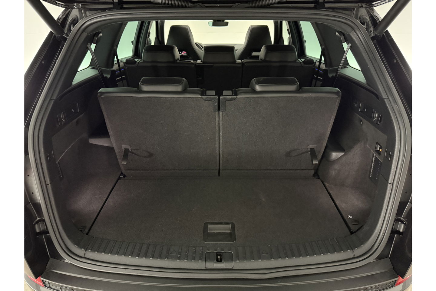 Škoda Kodiaq 1.5 TSI Sportline Business 7p. 150PK DSG Pano Virtual LED Camera Carplay Memory Trekhaak 19"LMV Clima Cruise Navi PDC