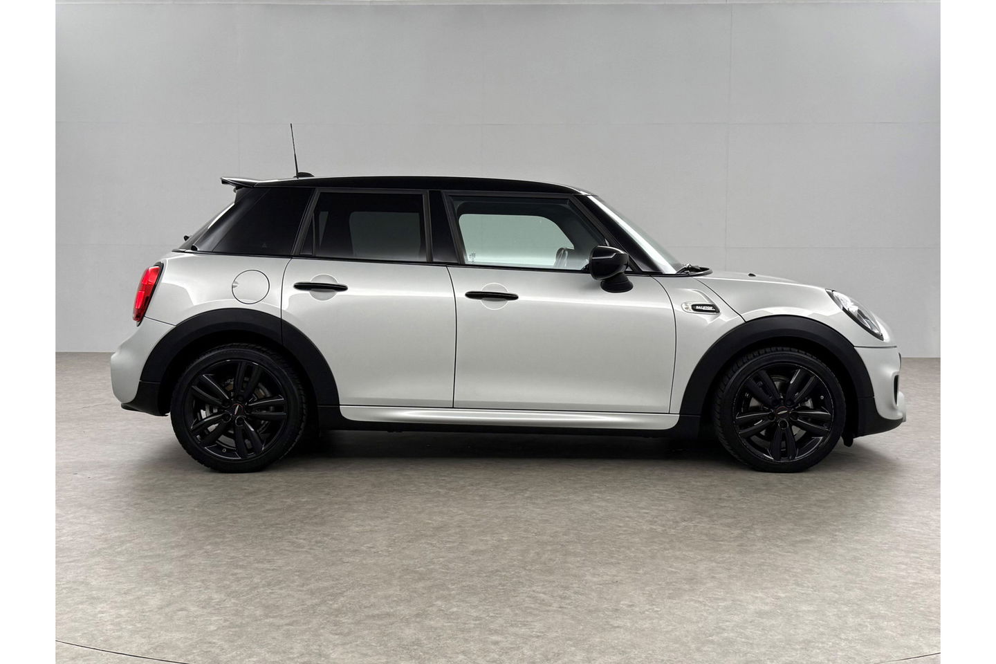MINI Cooper 1.5 Cooper Dalston Edition LED Virtual Carplay Clima Cruise Navi Parelmoer PDC 17"LMV