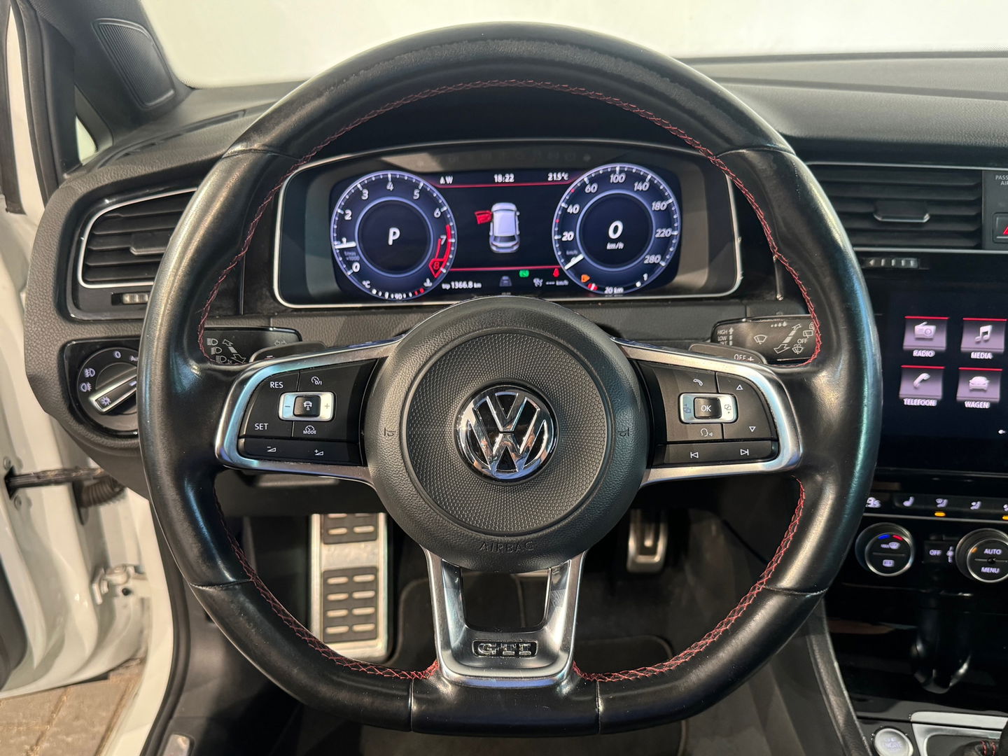 Volkswagen Golf 2.0 TSI GTI Performance Pano|Keyless|ACC|DCC