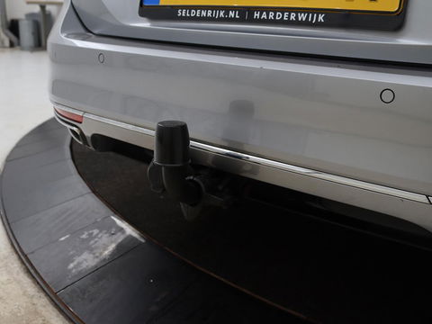 Volkswagen Passat 1.4 TSI R Line | 1e eigenaar | Trekhaak | Stoelverwarming | Carplay | Leder/Alcantara | Navigatie | Full LED | Adaptive cruise | Parkeerhulp | Climate control
