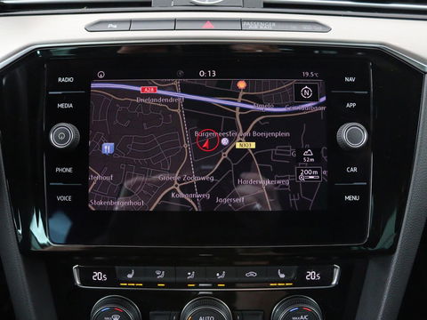Volkswagen Passat 1.4 TSI R Line | 1e eigenaar | Trekhaak | Stoelverwarming | Carplay | Leder/Alcantara | Navigatie | Full LED | Adaptive cruise | Parkeerhulp | Climate control