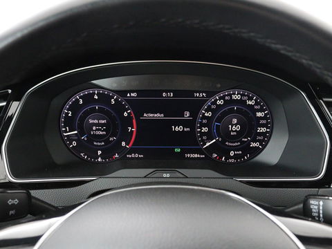 Volkswagen Passat 1.4 TSI R Line | 1e eigenaar | Trekhaak | Stoelverwarming | Carplay | Leder/Alcantara | Navigatie | Full LED | Adaptive cruise | Parkeerhulp | Climate control