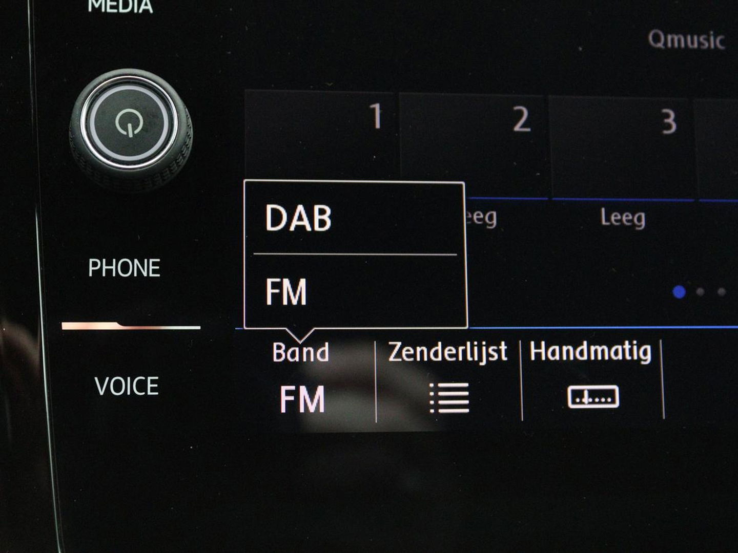 Volkswagen Passat 1.4 TSI R Line | 1e eigenaar | Trekhaak | Stoelverwarming | Carplay | Leder/Alcantara | Navigatie | Full LED | Adaptive cruise | Parkeerhulp | Climate control
