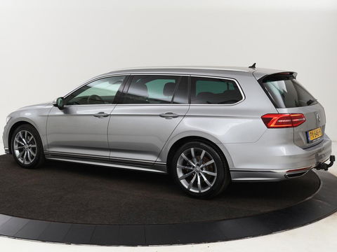 Volkswagen Passat 1.4 TSI R Line | 1e eigenaar | Trekhaak | Stoelverwarming | Carplay | Leder/Alcantara | Navigatie | Full LED | Adaptive cruise | Parkeerhulp | Climate control