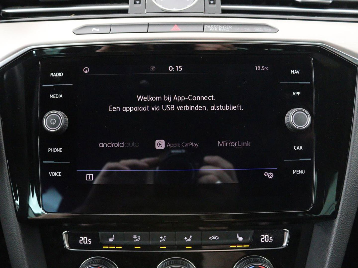 Volkswagen Passat 1.4 TSI R Line | 1e eigenaar | Trekhaak | Stoelverwarming | Carplay | Leder/Alcantara | Navigatie | Full LED | Adaptive cruise | Parkeerhulp | Climate control