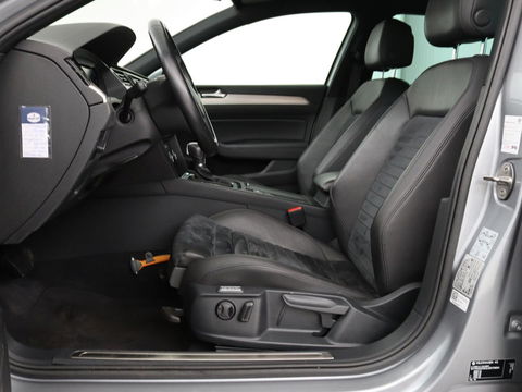 Volkswagen Passat 1.4 TSI R Line | 1e eigenaar | Trekhaak | Stoelverwarming | Carplay | Leder/Alcantara | Navigatie | Full LED | Adaptive cruise | Parkeerhulp | Climate control