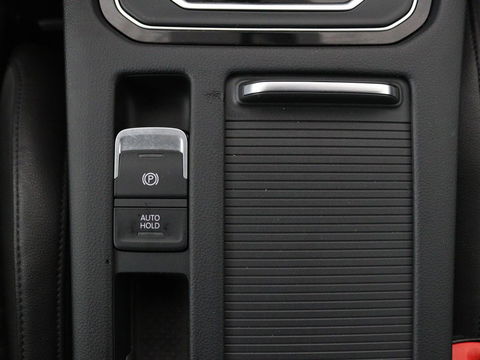 Volkswagen Passat 1.4 TSI R Line | 1e eigenaar | Trekhaak | Stoelverwarming | Carplay | Leder/Alcantara | Navigatie | Full LED | Adaptive cruise | Parkeerhulp | Climate control