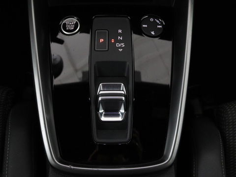 Audi A3 30 TFSI S edition | Carplay | Trekhaak | Sportstoelen | Navigatie | Virtual Cockpit | Half leder | Full LED | Climate control | Cruise control | Getint glas