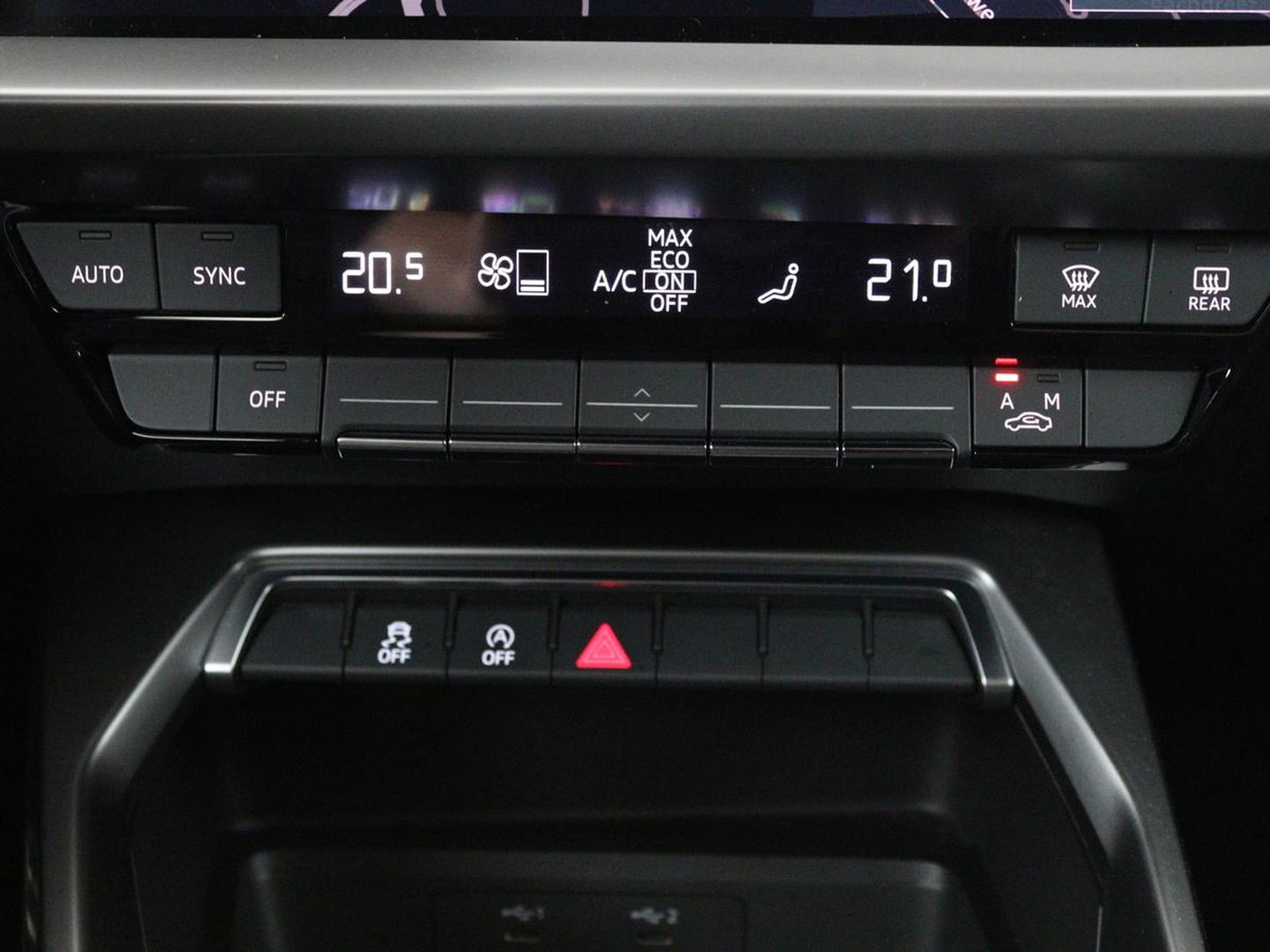 Audi A3 30 TFSI S edition | Carplay | Trekhaak | Sportstoelen | Navigatie | Virtual Cockpit | Half leder | Full LED | Climate control | Cruise control | Getint glas