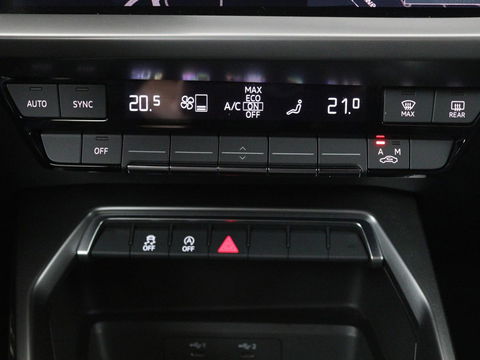 Audi A3 30 TFSI S edition | Carplay | Trekhaak | Sportstoelen | Navigatie | Virtual Cockpit | Half leder | Full LED | Climate control | Cruise control | Getint glas