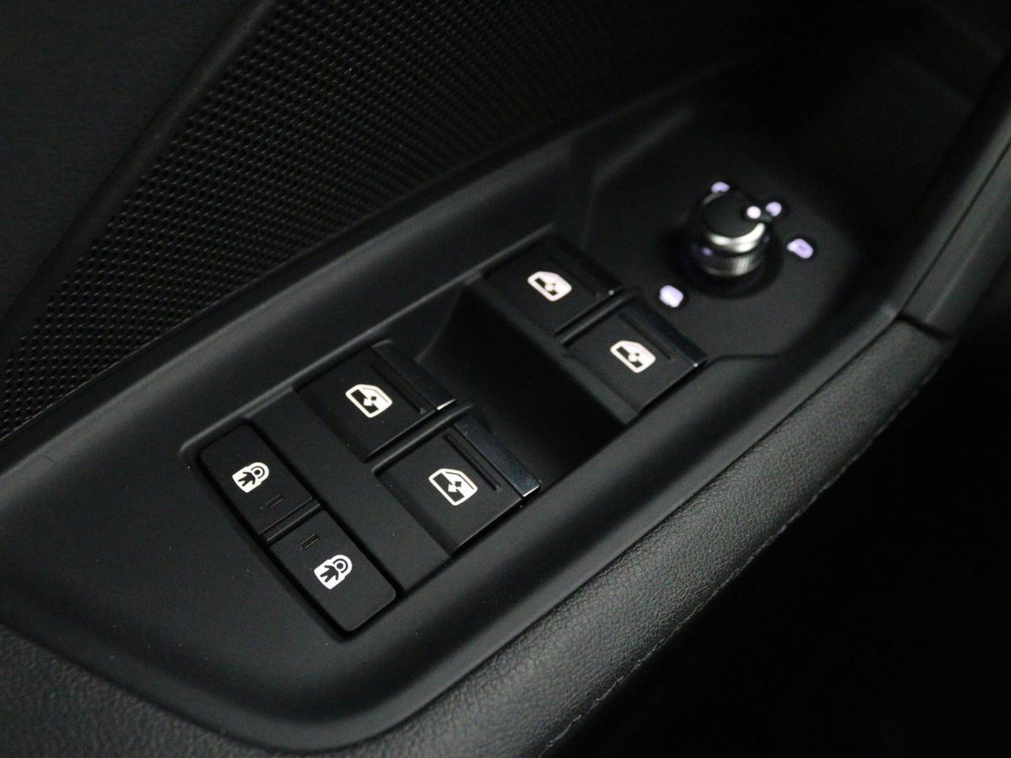 Audi A3 30 TFSI S edition | Carplay | Trekhaak | Sportstoelen | Navigatie | Virtual Cockpit | Half leder | Full LED | Climate control | Cruise control | Getint glas