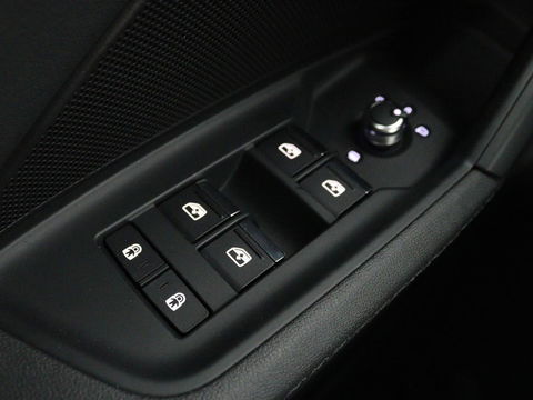 Audi A3 30 TFSI S edition | Carplay | Trekhaak | Sportstoelen | Navigatie | Virtual Cockpit | Half leder | Full LED | Climate control | Cruise control | Getint glas
