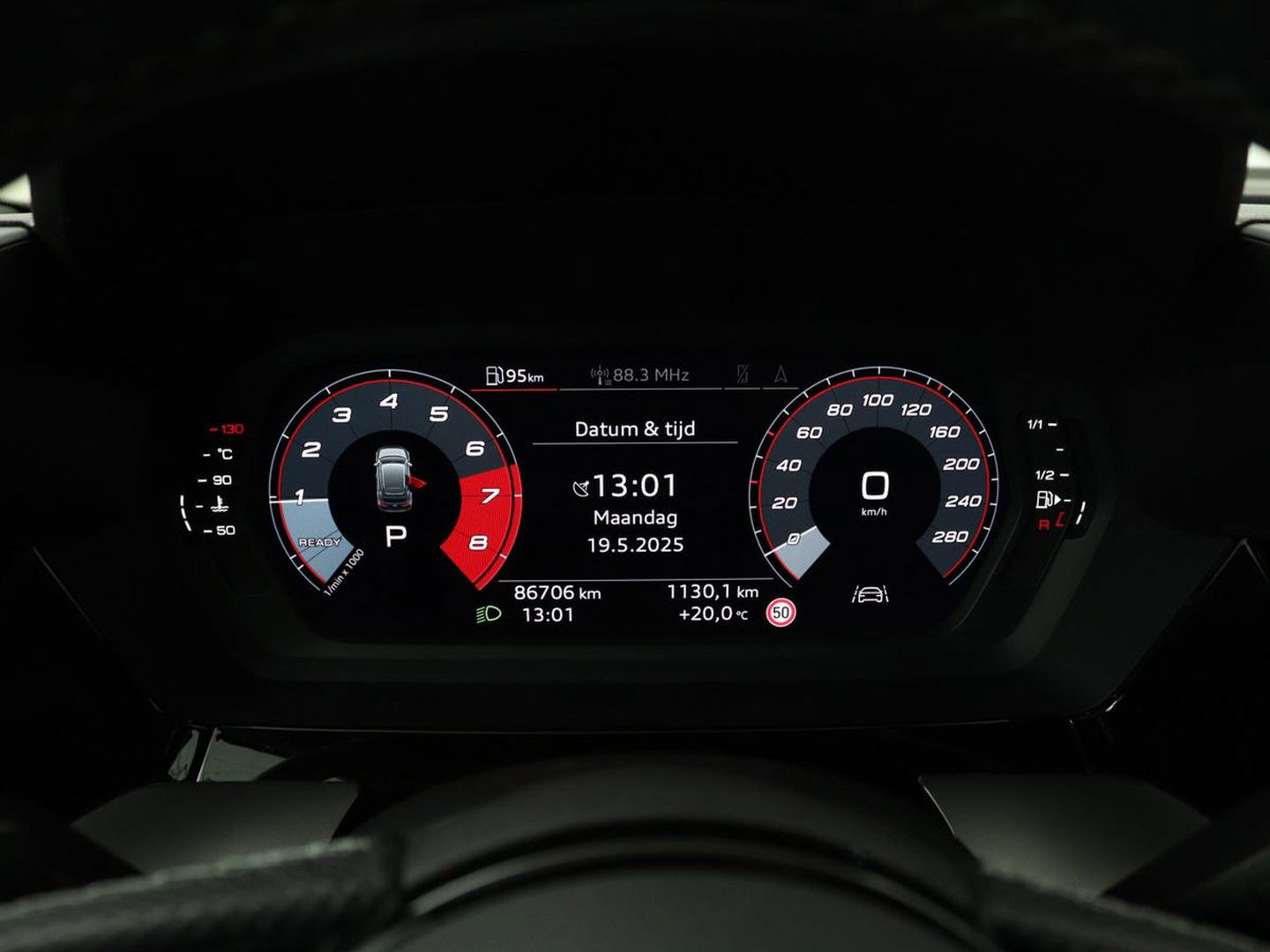 Audi A3 30 TFSI S edition | Carplay | Trekhaak | Sportstoelen | Navigatie | Virtual Cockpit | Half leder | Full LED | Climate control | Cruise control | Getint glas