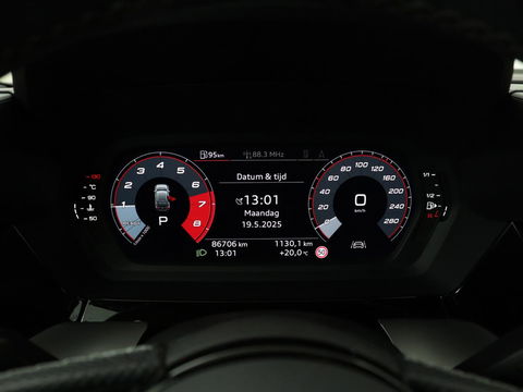 Audi A3 30 TFSI S edition | Carplay | Trekhaak | Sportstoelen | Navigatie | Virtual Cockpit | Half leder | Full LED | Climate control | Cruise control | Getint glas