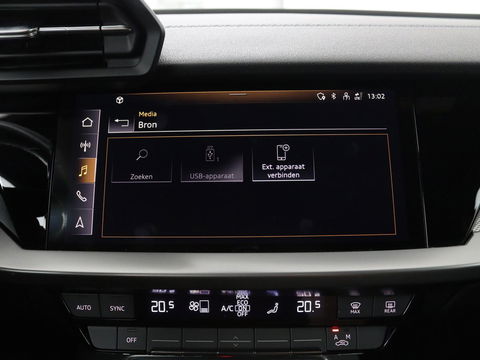 Audi A3 30 TFSI S edition | Carplay | Trekhaak | Sportstoelen | Navigatie | Virtual Cockpit | Half leder | Full LED | Climate control | Cruise control | Getint glas