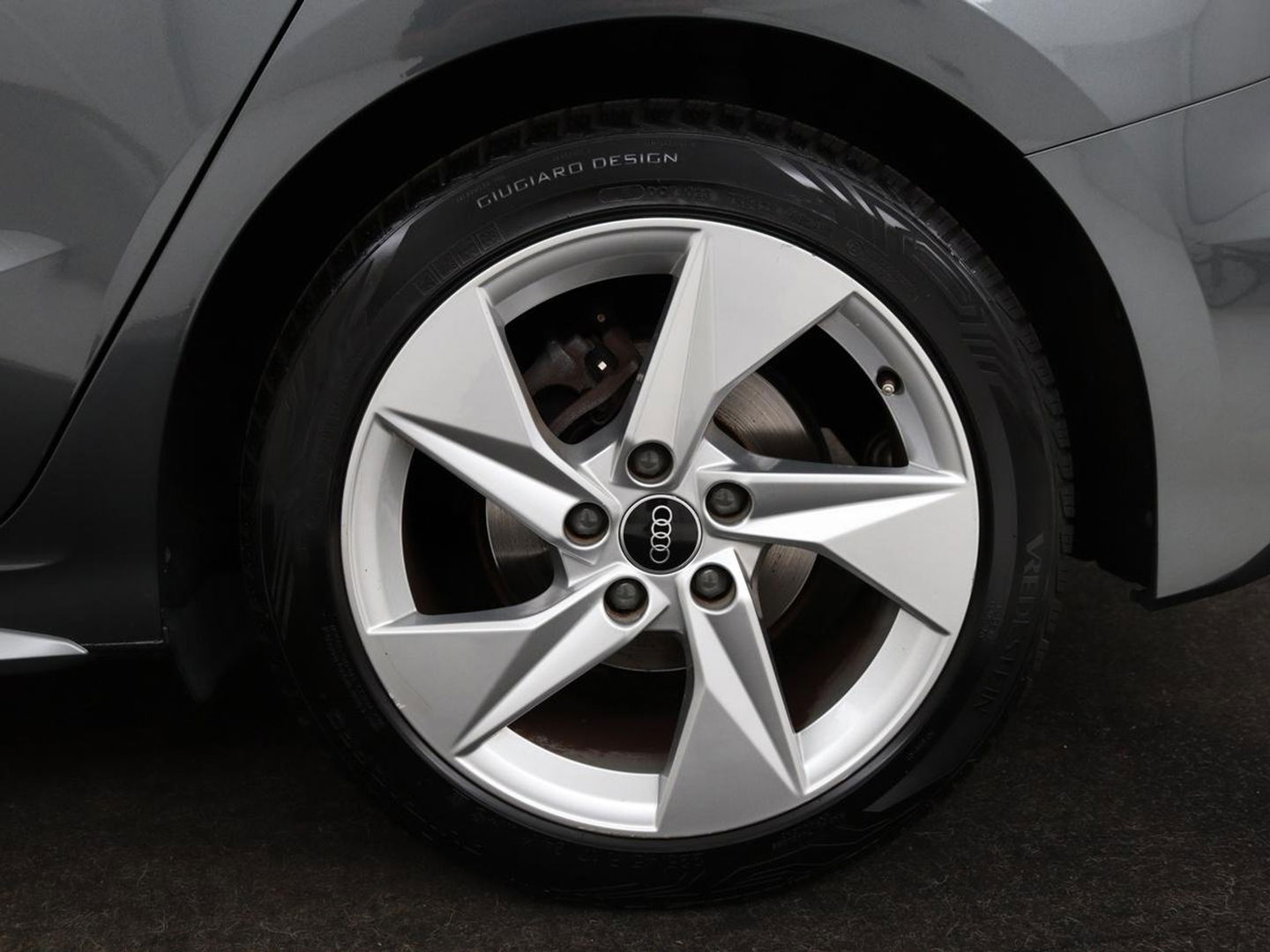 Audi A3 30 TFSI S edition | Carplay | Trekhaak | Sportstoelen | Navigatie | Virtual Cockpit | Half leder | Full LED | Climate control | Cruise control | Getint glas