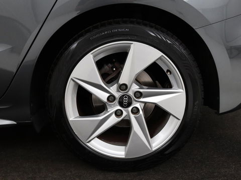Audi A3 30 TFSI S edition | Carplay | Trekhaak | Sportstoelen | Navigatie | Virtual Cockpit | Half leder | Full LED | Climate control | Cruise control | Getint glas