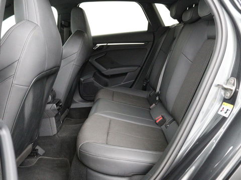 Audi A3 30 TFSI S edition | Carplay | Trekhaak | Sportstoelen | Navigatie | Virtual Cockpit | Half leder | Full LED | Climate control | Cruise control | Getint glas