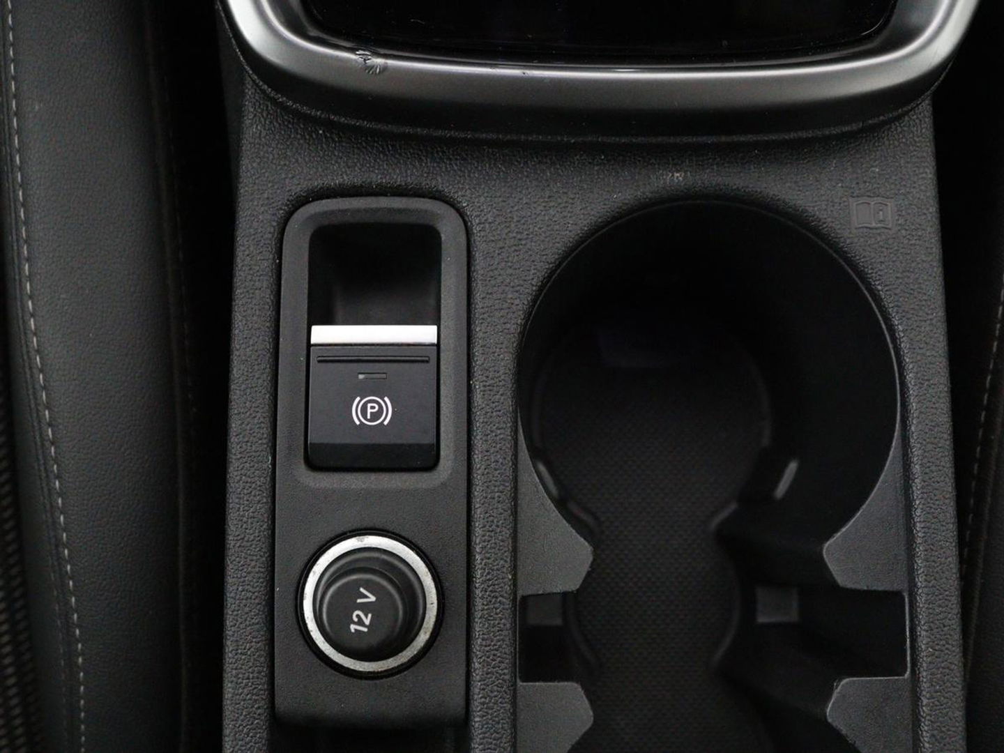 Audi A3 30 TFSI S edition | Carplay | Trekhaak | Sportstoelen | Navigatie | Virtual Cockpit | Half leder | Full LED | Climate control | Cruise control | Getint glas