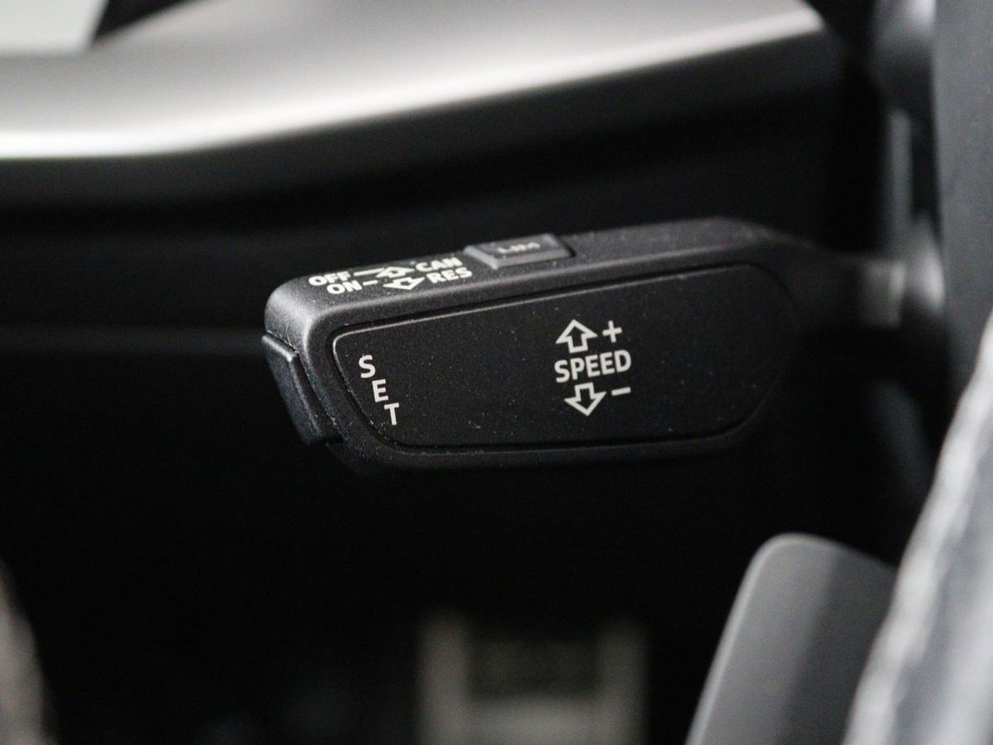 Audi A3 30 TFSI S edition | Carplay | Trekhaak | Sportstoelen | Navigatie | Virtual Cockpit | Half leder | Full LED | Climate control | Cruise control | Getint glas