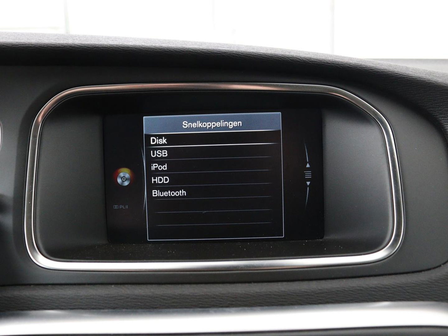 Volvo V40 2.0 D2 Momentum | Automaat | Full LED | Harman/Kardon | Trekhaak | Navigatie | Climate control | Cruise control | Parkeerhulp