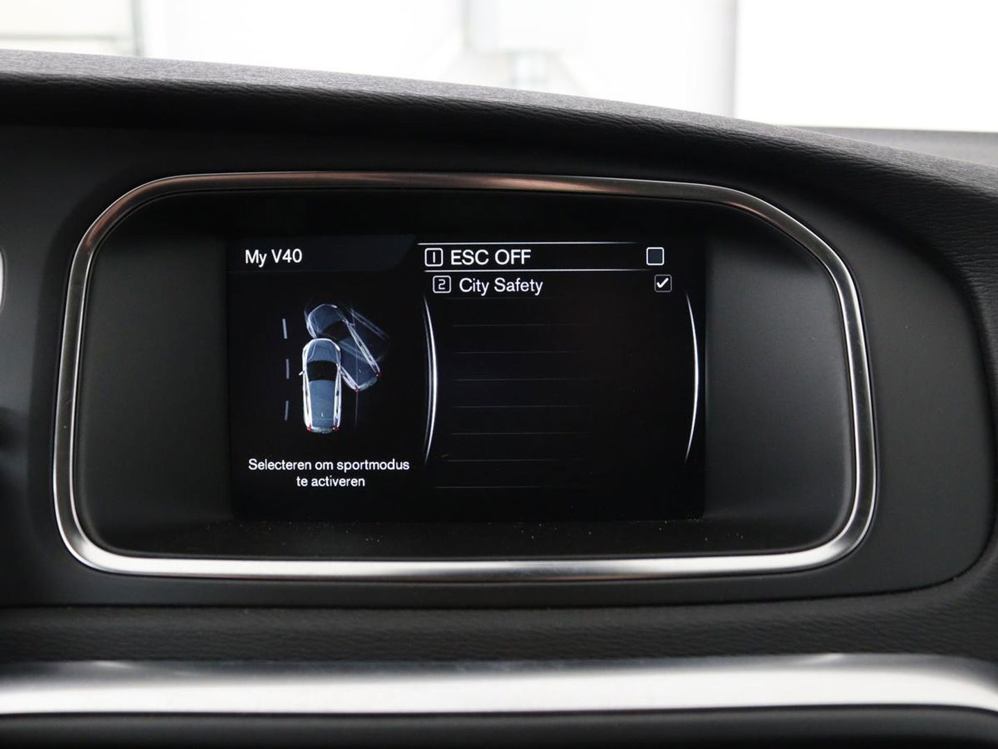 Volvo V40 2.0 D2 Momentum | Automaat | Full LED | Harman/Kardon | Trekhaak | Navigatie | Climate control | Cruise control | Parkeerhulp