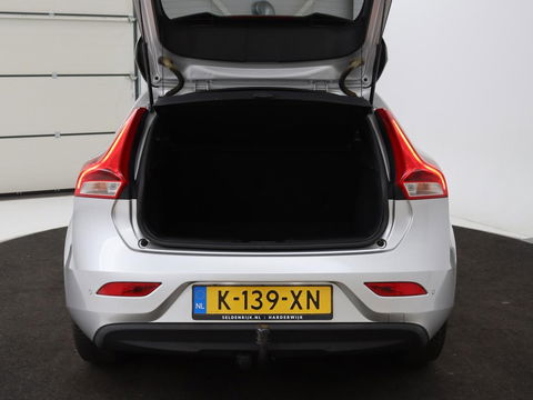 Volvo V40 2.0 D2 Momentum | Automaat | Full LED | Harman/Kardon | Trekhaak | Navigatie | Climate control | Cruise control | Parkeerhulp