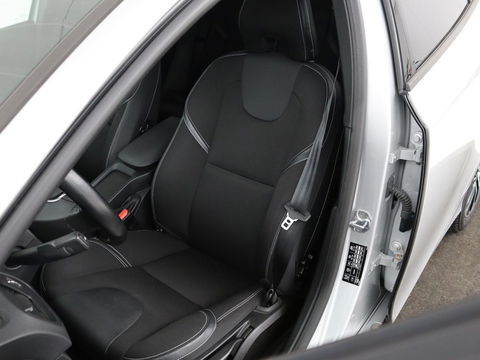 Volvo V40 2.0 D2 Momentum | Automaat | Full LED | Harman/Kardon | Trekhaak | Navigatie | Climate control | Cruise control | Parkeerhulp