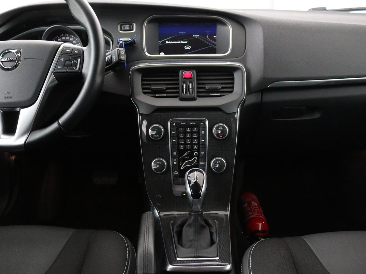 Volvo V40 2.0 D2 Momentum | Automaat | Full LED | Harman/Kardon | Trekhaak | Navigatie | Climate control | Cruise control | Parkeerhulp