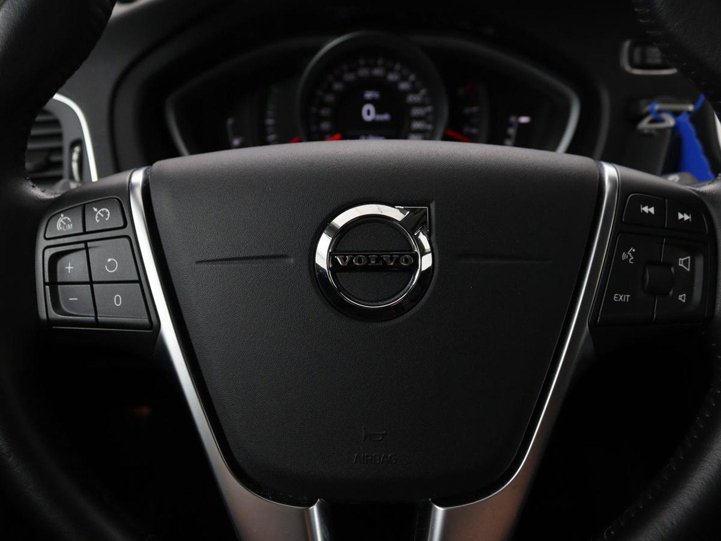 Volvo V40 2.0 D2 Momentum | Automaat | Full LED | Harman/Kardon | Trekhaak | Navigatie | Climate control | Cruise control | Parkeerhulp
