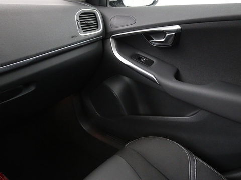Volvo V40 2.0 D2 Momentum | Automaat | Full LED | Harman/Kardon | Trekhaak | Navigatie | Climate control | Cruise control | Parkeerhulp