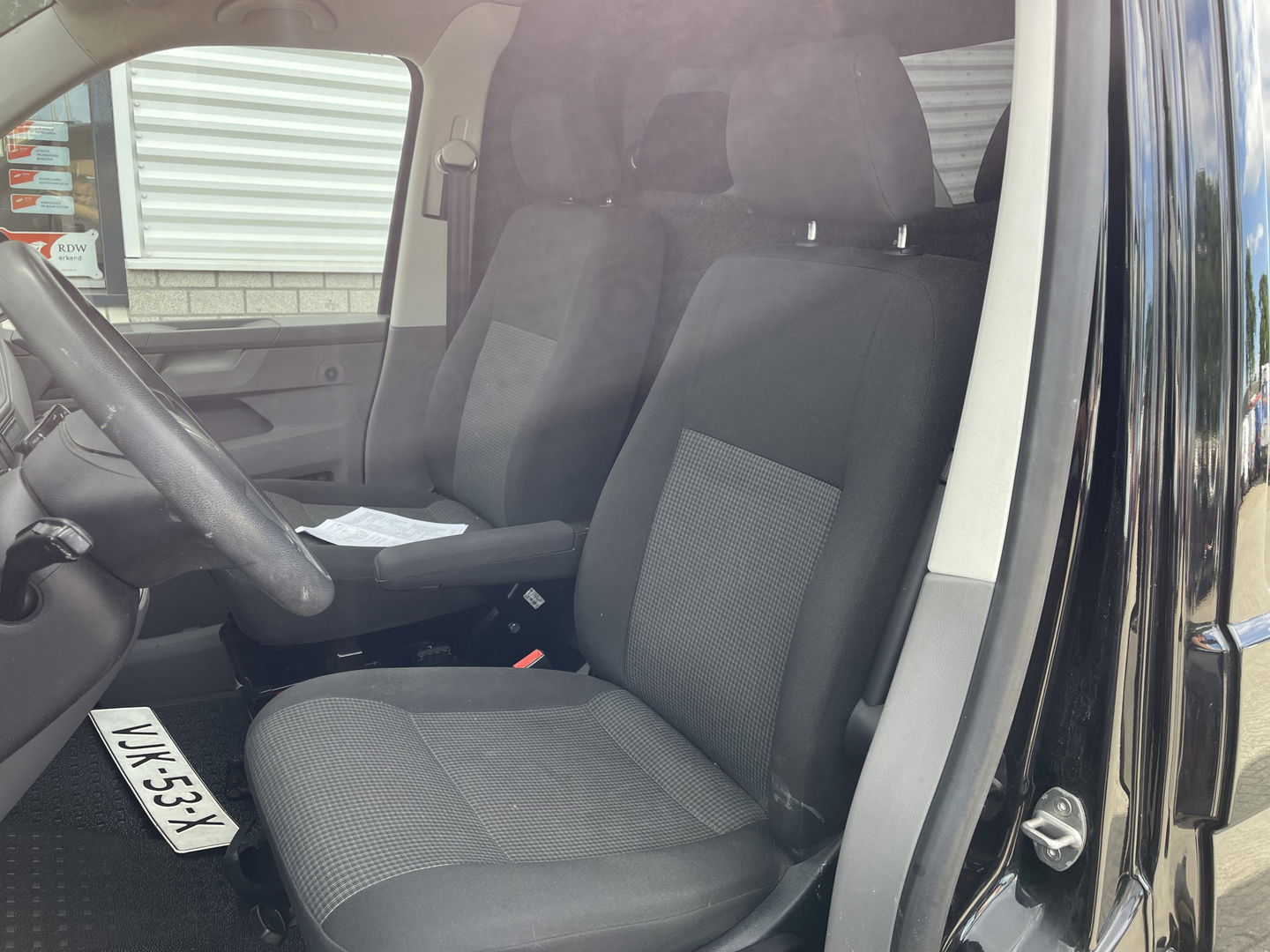 Volkswagen Transporter 2.0 TDI L1H1 26 Economy Business / vaste prijs rijklaar € 20.950 ex btw / euro 6 diesel / bpm vrij / airco / cruise control / achteruit rijcamera / trekhaak / pdc achter