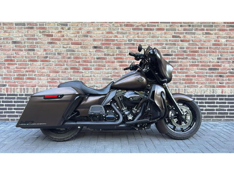 Harley Davidson 103 FLHX Streetglide Street Glide CVO mat bruin blackout
