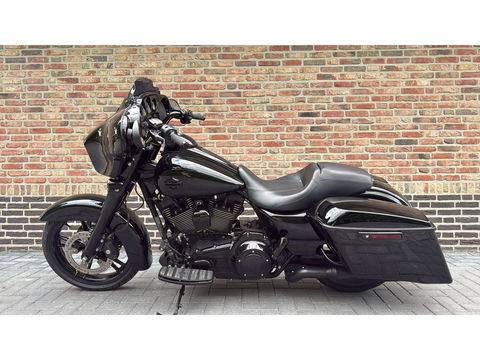Harley Davidson 103 FLHXS Street Glide Streetglide CVO Blackout