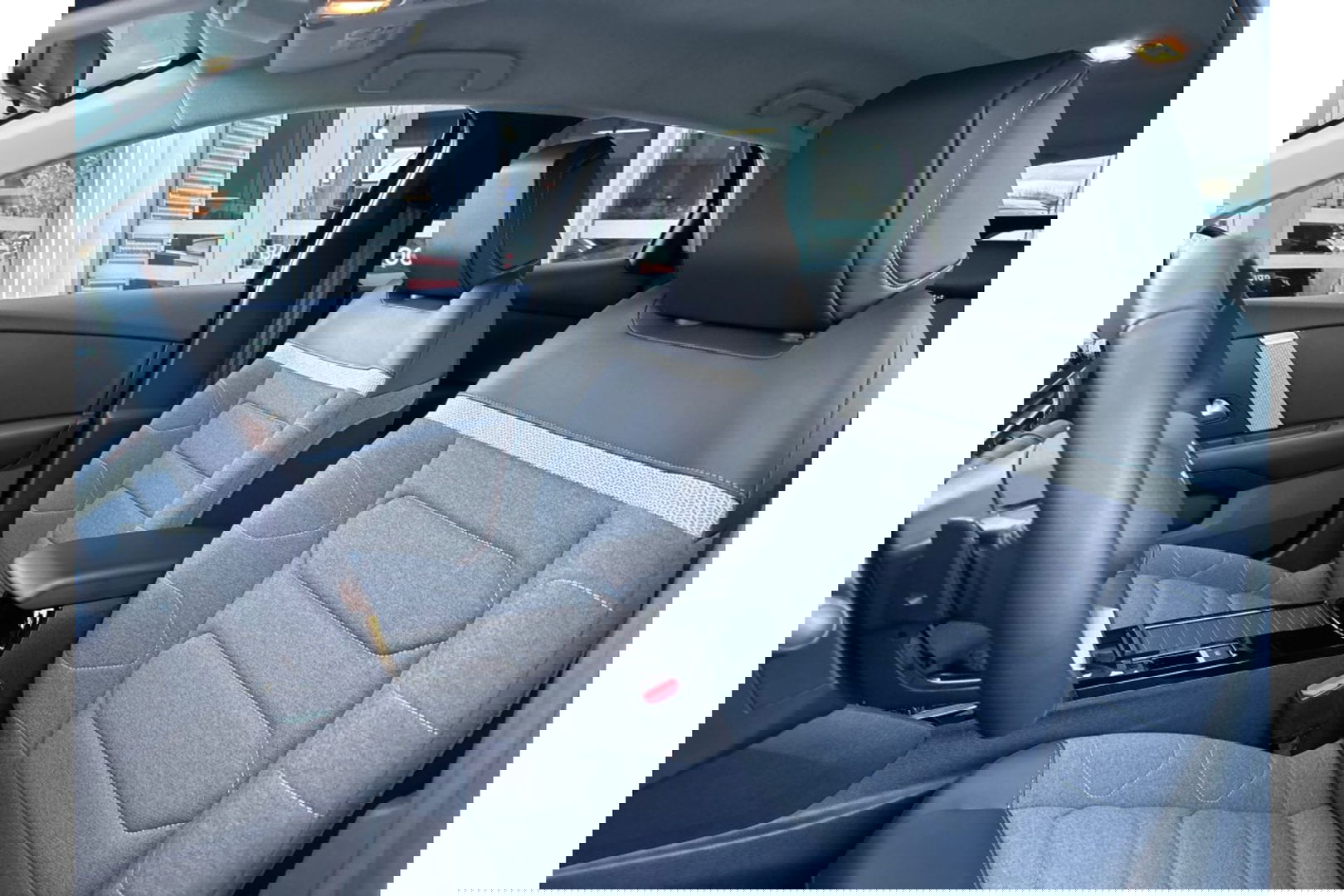 Citroën C4 1.2 PURETECH PLUS 130PK AUTOMAAT AIRCO PDC CARPLAY.