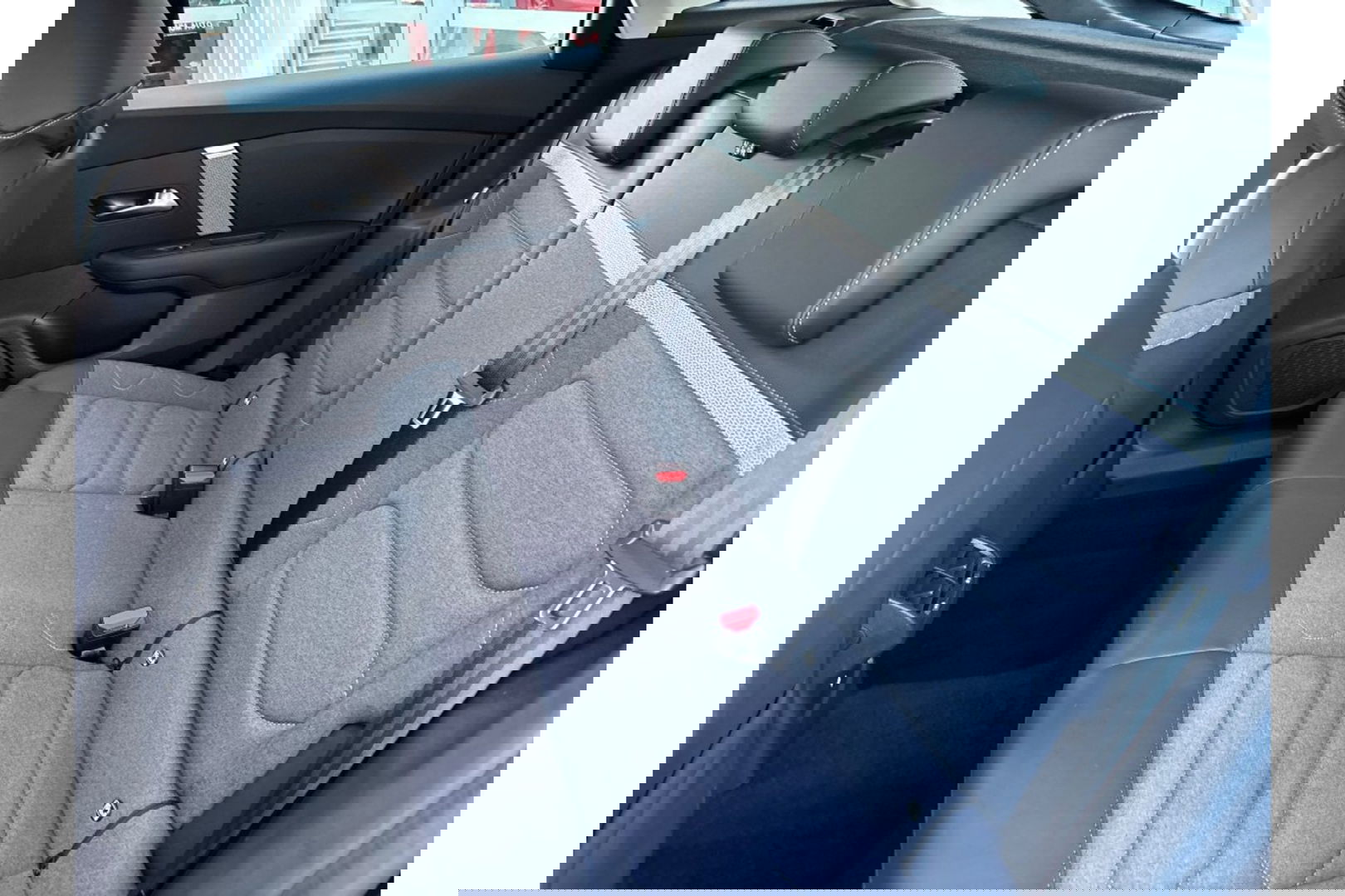 Citroën C4 1.2 PURETECH PLUS 130PK AUTOMAAT AIRCO PDC CARPLAY.
