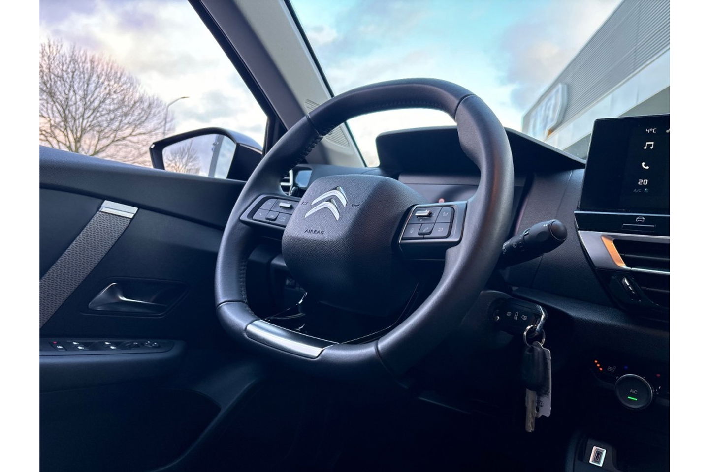Citroën C4 1.2 PURETECH PLUS 130PK AUTOMAAT AIRCO PDC CARPLAY.