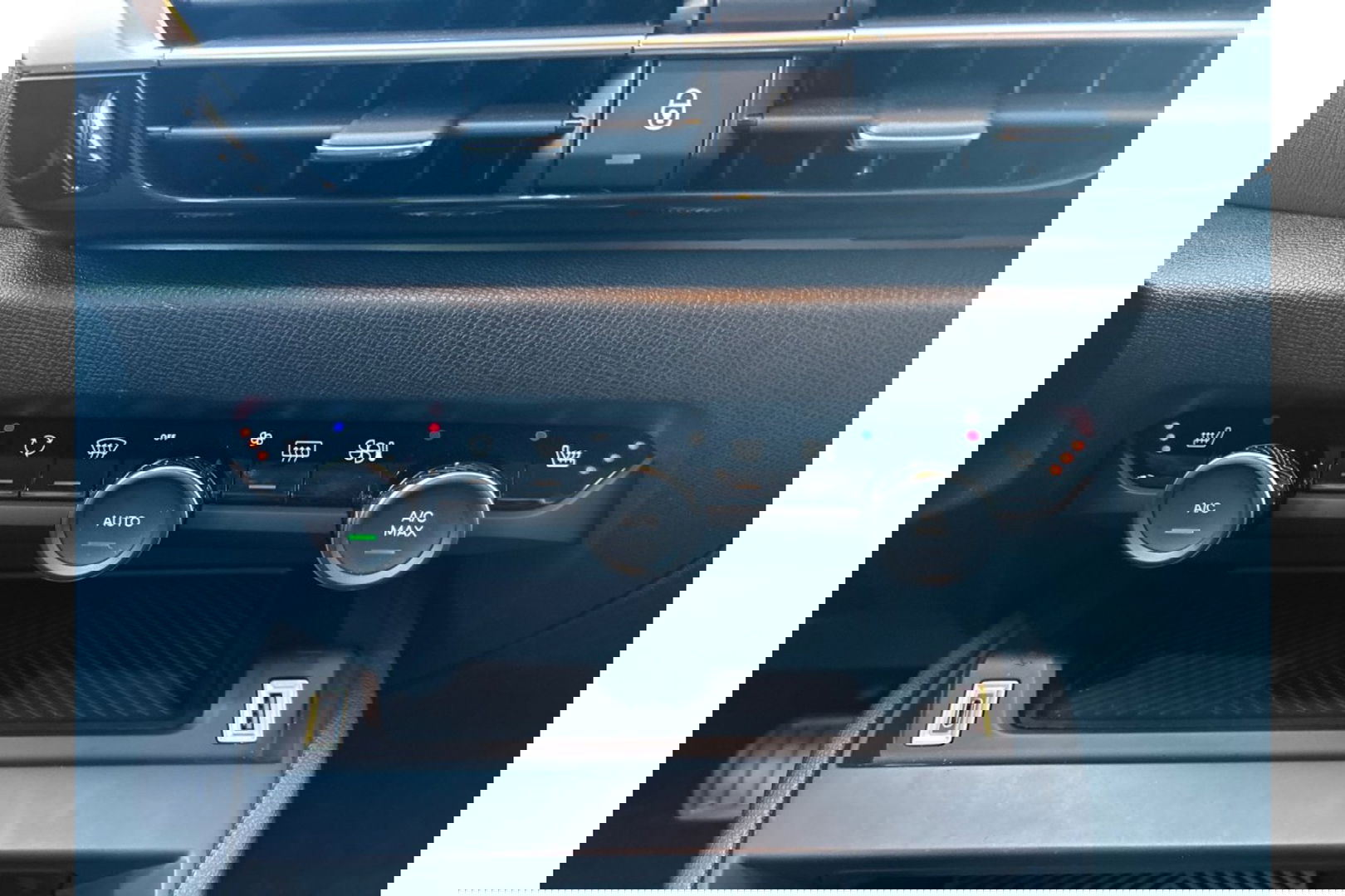 Citroën C4 1.2 PURETECH PLUS 130PK AUTOMAAT AIRCO PDC CARPLAY.