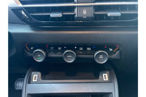 Citroën C4 1.2 PURETECH PLUS 130PK AUTOMAAT AIRCO PDC CARPLAY.