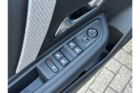 Citroën C4 1.2 PURETECH PLUS 130PK AUTOMAAT AIRCO PDC CARPLAY.