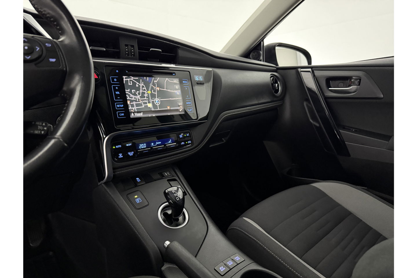 Toyota Auris 1.8 Hybrid Pano View LED Camera Clima Cruise Navigatie 16"LMV